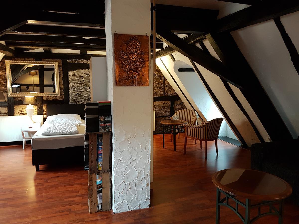 Haus Am Bachgasse - Haus Von 1777 Mit Sauna Zell an der Mosel Exterior photo